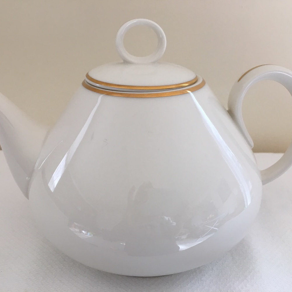 Exquisite Noritake Ivory Tea Pot made in Japan